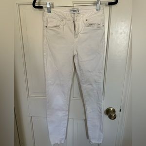 White denim pants